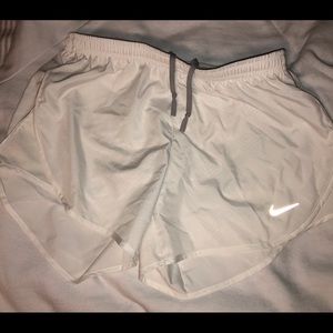 WHITE NIKE ATHLETIC SHORTS